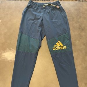 Adidas Joggers green size xs